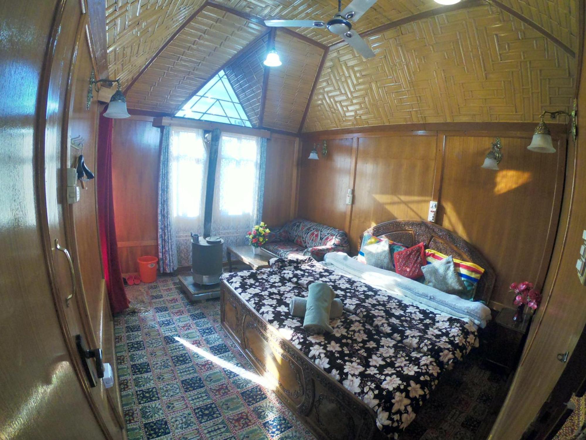 Goona Palace Houseboats Srīnagar Exterior foto
