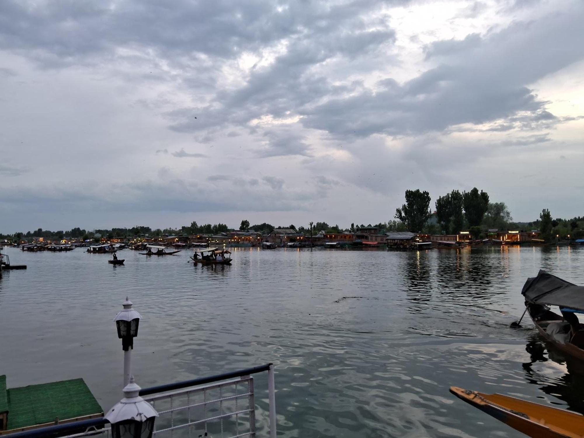 Goona Palace Houseboats Srīnagar Exterior foto