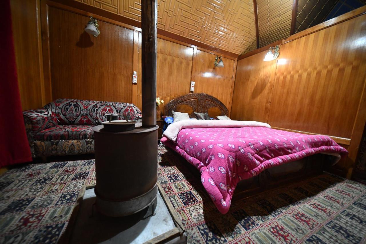 Goona Palace Houseboats Srīnagar Exterior foto